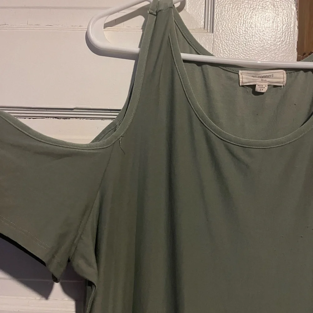 Elegant Green Women's Dress - Picture 2 of 3